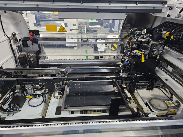 Fuji XP-143E Pick & Place (2009) -8